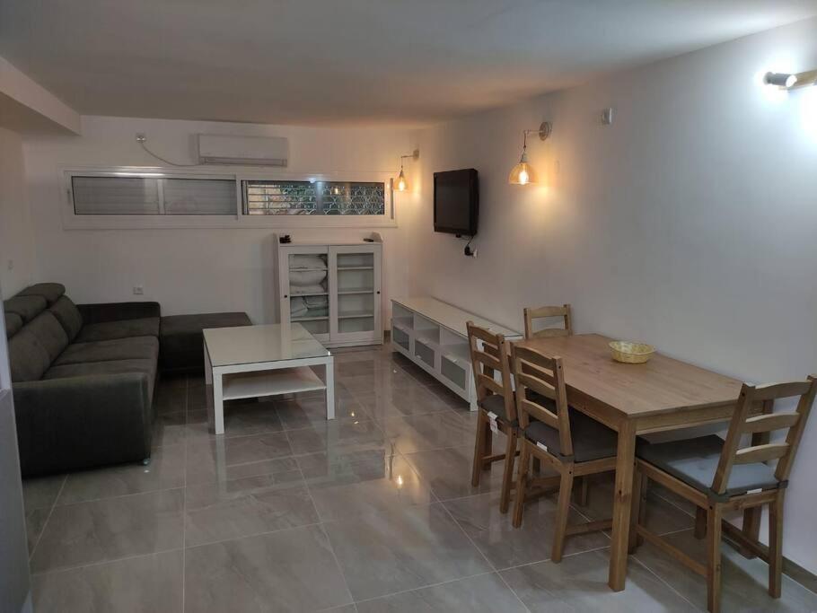 יחידת אירוח חדשה ומקסימה בכרמיאל Apartment Exterior foto
