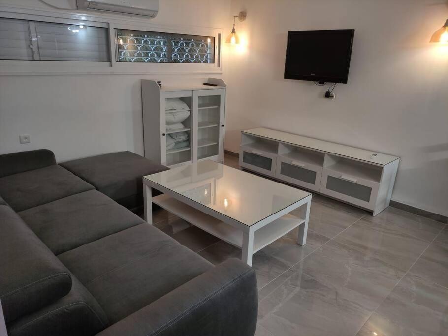 יחידת אירוח חדשה ומקסימה בכרמיאל Apartment Exterior foto